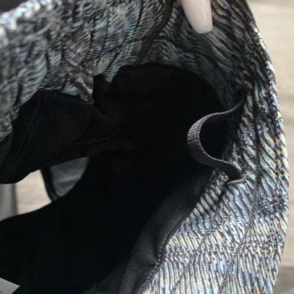 Lulu hottie hot shorts - Picture 4 of 6